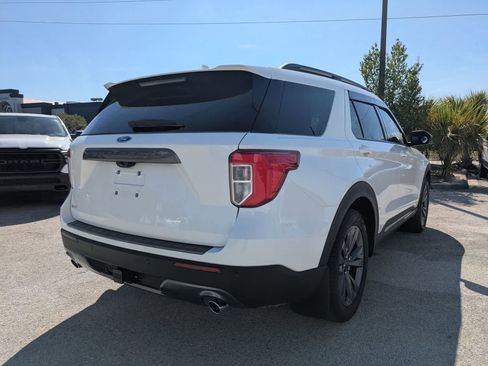 Used 2023 Ford Explorer XLT w/ Equipment Group 202A RWD image 4