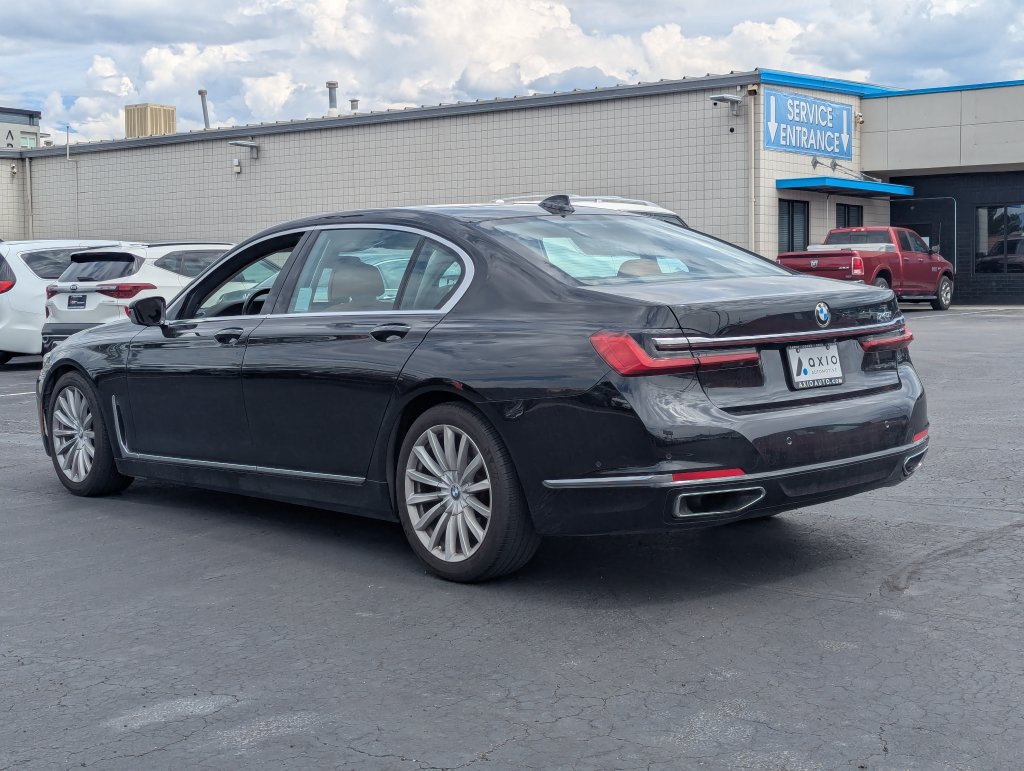 Used 2022 BMW 740i w/ Premium Package RWD image 7