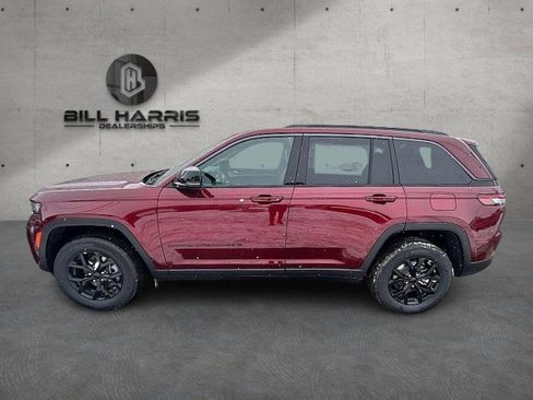 New 2026 Jeep Grand Cherokee Laredo image 9