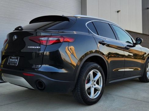 Used 2018 Alfa Romeo Stelvio AWD image 4