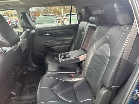 Used 2024 Toyota Highlander XLE image 35