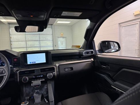 Used 2025 Toyota Tacoma TRD Off-Road AWD/4WD image 24