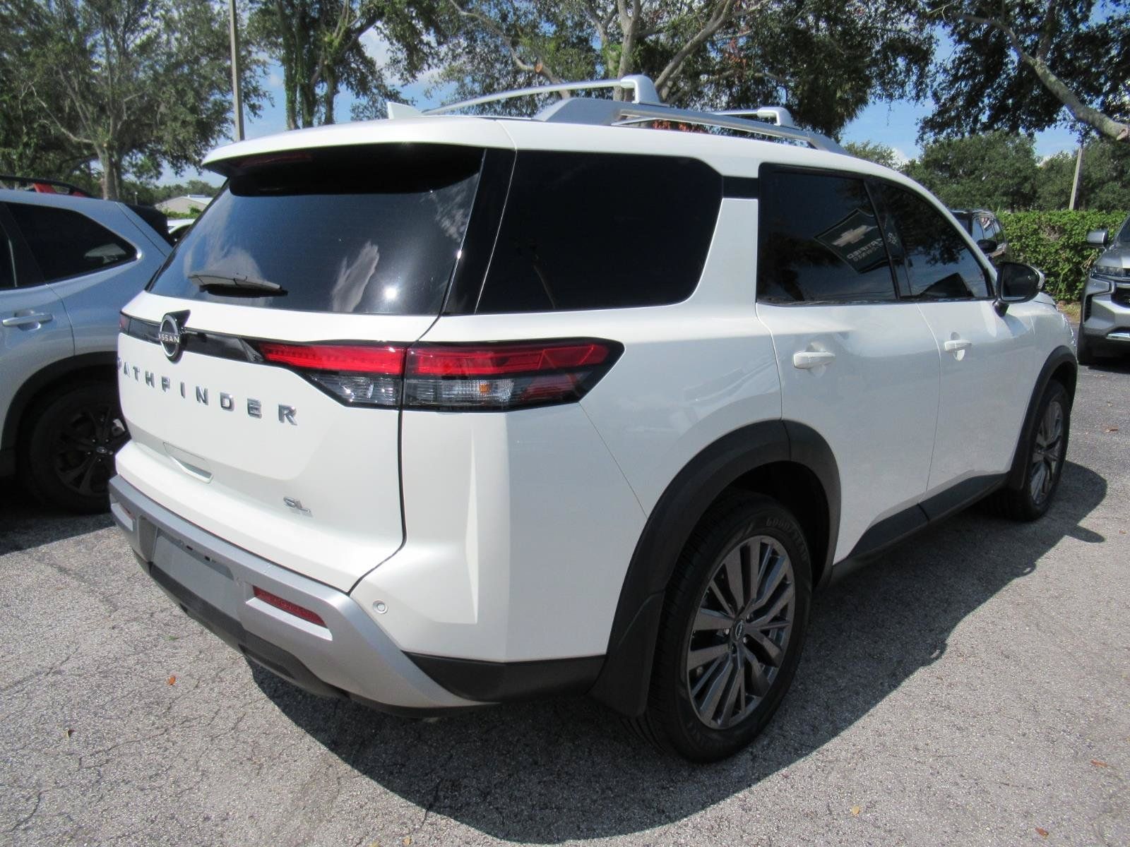 Used 2024 Nissan Pathfinder SL w/ SL Premium Package FWD image 6