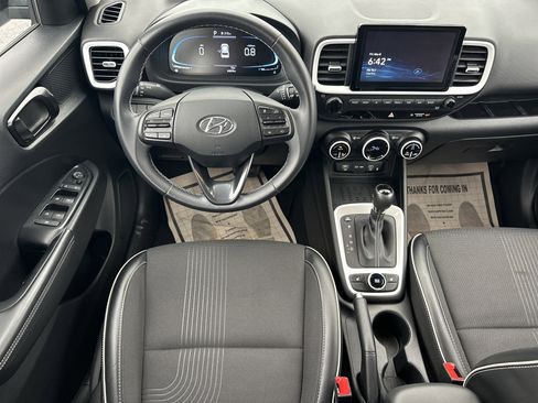 Used 2023 Hyundai Venue Limited FWD image 23
