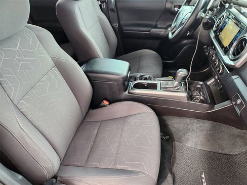 Used 2016 Toyota Tacoma SR image 15