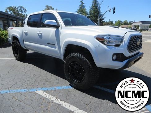 Used 2021 Toyota Tacoma TRD Sport image 4