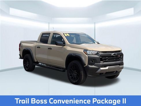 Used 2024 Chevrolet Colorado Trail Boss w/ Advanced Trailering Package AWD/4WD image 9