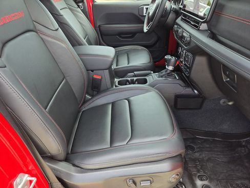 Used 2024 Jeep Wrangler Unlimited Rubicon AWD/4WD image 11
