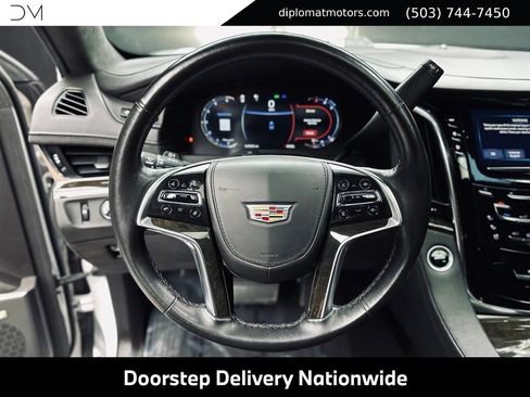 Used 2017 Cadillac Escalade ESV Platinum AWD/4WD image 34