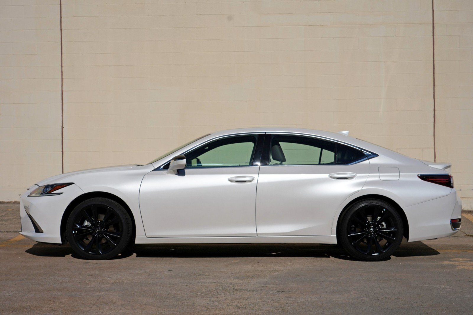 Used 2024 Lexus ES 300h w/ Premium Package FWD image 9