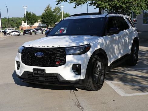 Used 2025 Ford Explorer ST w/ Sun And Sound Package AWD/4WD image 3