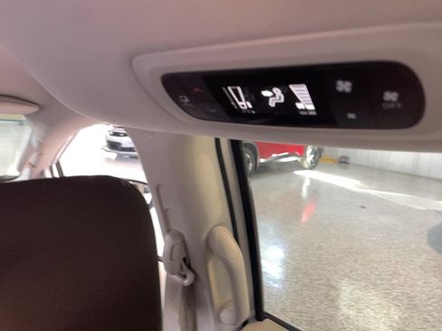 Used 2023 Chrysler Voyager LX FWD image 14