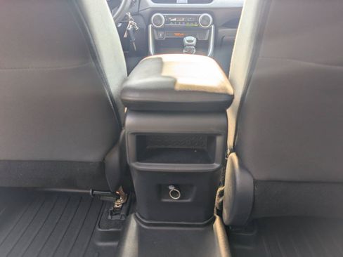 Used 2019 Toyota RAV4 LE FWD image 32