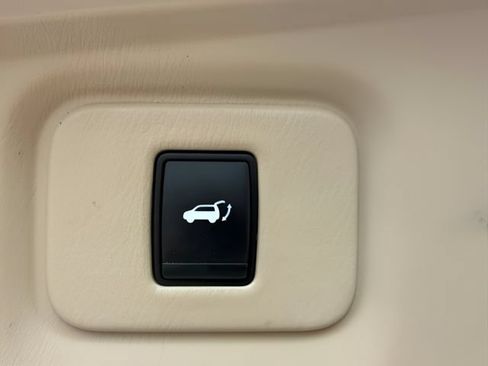 Used 2015 Nissan Pathfinder Platinum AWD/4WD image 9
