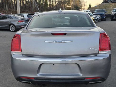 Used 2017 Chrysler 300 C image 7