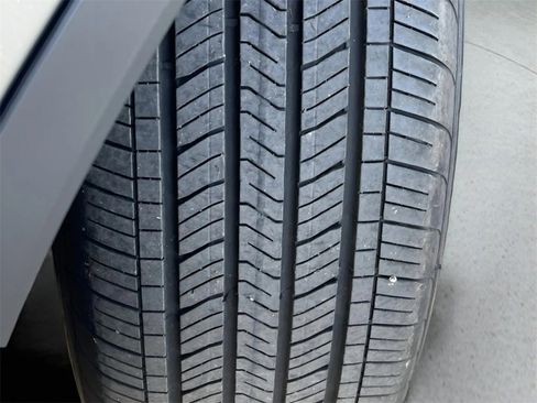 Certified 2025 Toyota Highlander Limited image 28