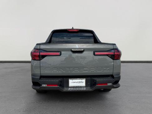 Used 2025 Hyundai Santa Cruz SE FWD image 4