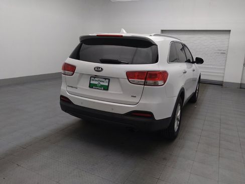 Used 2017 Kia Sorento AWD w/ LX Convenience Package image 7
