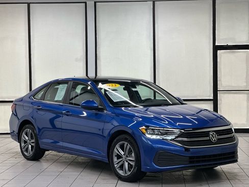 Used 2023 Volkswagen Jetta SE image 1