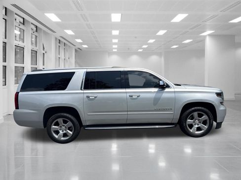 Used 2018 Chevrolet Suburban Premier AWD/4WD image 4