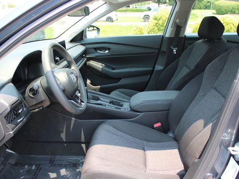 Used 2025 Honda Accord SE image 11