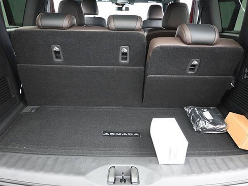 Used 2026 Nissan Armada SL w/ Captain's Chari Seat Package RWD image 17