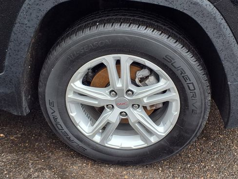 Used 2024 GMC Terrain SLE image 24