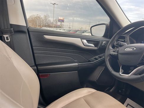 Used 2021 Ford Escape SEL w/ Technology Package image 15