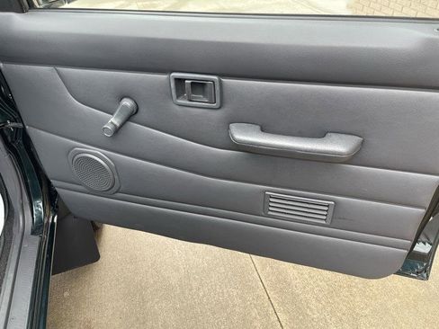 Used 1994 Nissan Pickup XE image 34