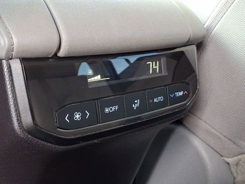 Used 2022 Toyota Highlander LE image 13