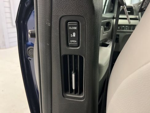 Used 2023 Honda Odyssey EX-L image 32