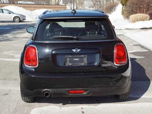 Used 2017 MINI Cooper 2-Door Hardtop image 6