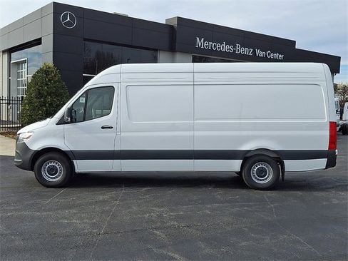 Used 2025 Mercedes-Benz Sprinter 2500 image 8