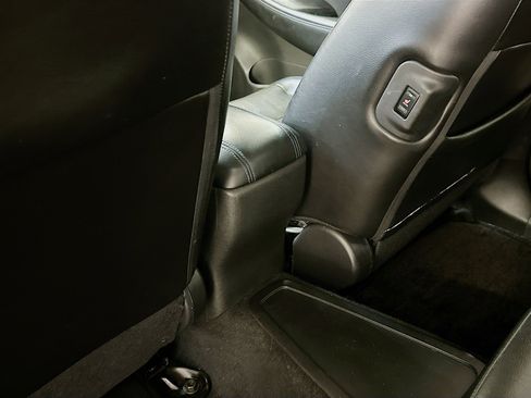 Used 2015 Nissan Leaf SL FWD image 28