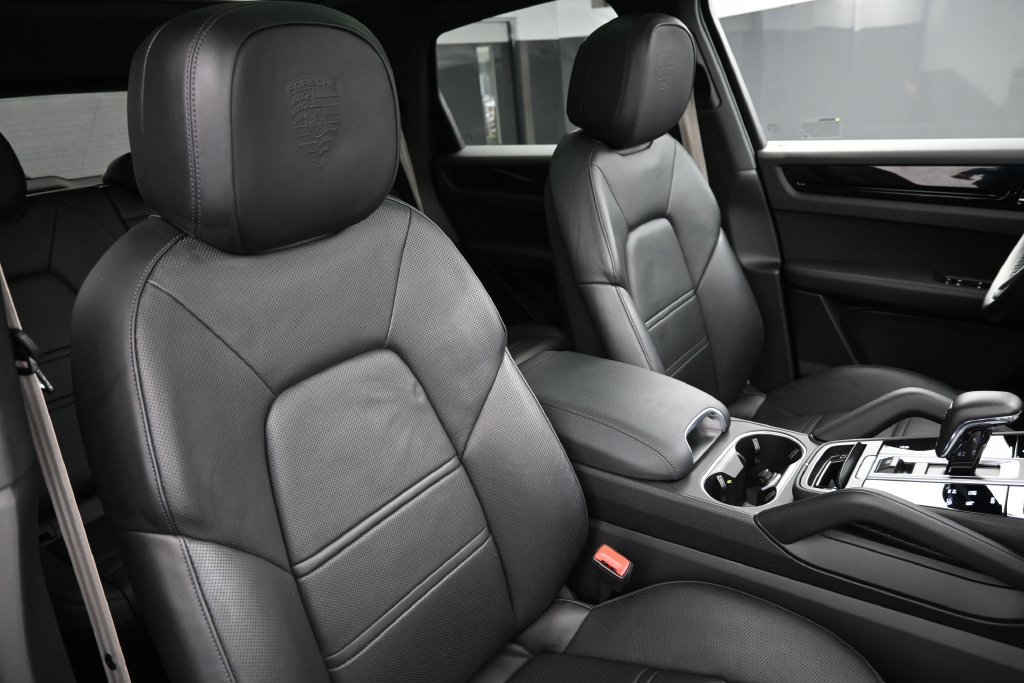 Certified 2023 Porsche Cayenne AWD/4WD image 29