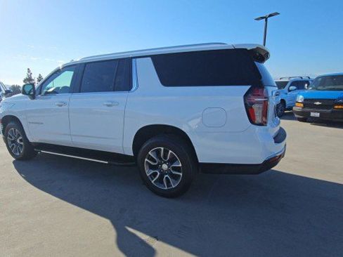 Used 2021 Chevrolet Suburban LT w/ LT Signature Plus Package RWD image 6