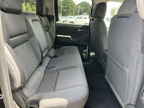 Used 2025 Nissan Frontier SV RWD image 15