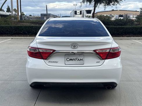 Used 2016 Toyota Camry SE image 4