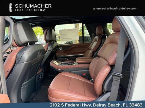 New 2026 Lincoln Navigator Reserve AWD/4WD image 11