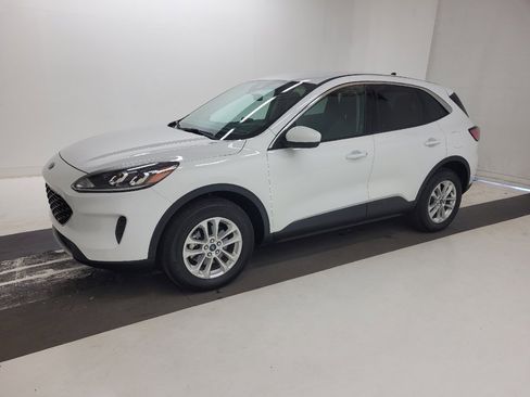 Used 2020 Ford Escape SE image 2