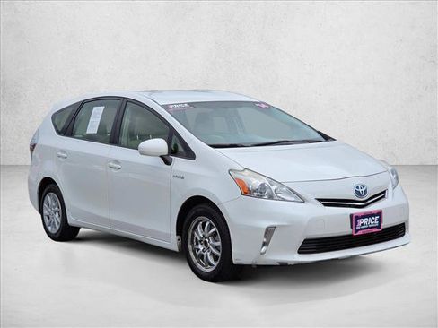 Used 2014 Toyota Prius V Two FWD image 3