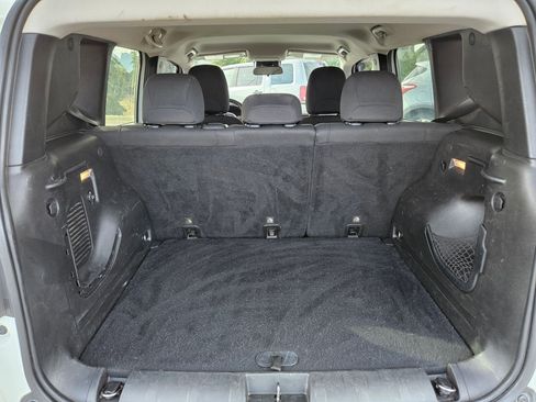 Used 2016 Jeep Renegade Latitude AWD/4WD image 27