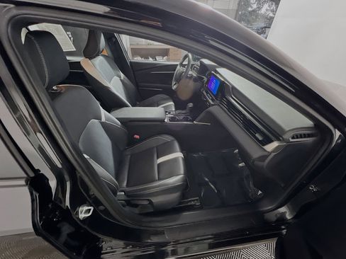 Used 2025 Toyota Camry SE image 31