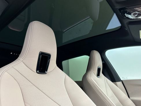 Used 2023 BMW iX xDrive50 w/ Premium Package image 26