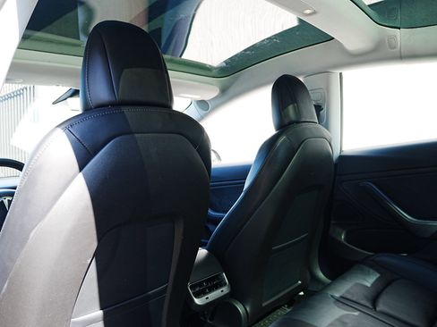 Used 2018 Tesla Model 3 Mid Range image 12