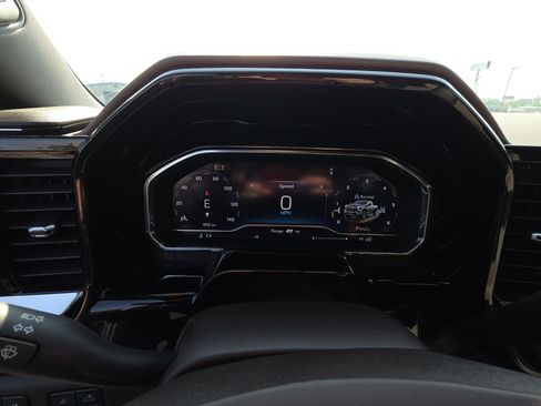 Used 2024 Chevrolet Silverado 2500 LTZ w/ LTZ Convenience Package AWD/4WD image 10