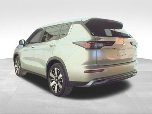 Used 2025 Mitsubishi Outlander AWD image 7