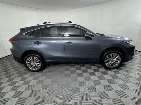 Used 2023 Toyota Venza Limited image 6