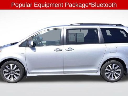 Used 2020 Toyota Sienna XLE w/ XLE Navigation Package image 2