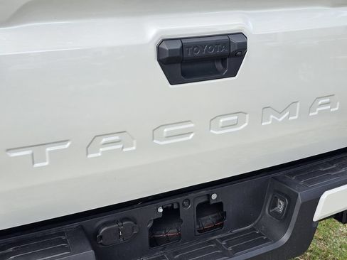 Used 2025 Toyota Tacoma TRD Sport AWD/4WD image 8